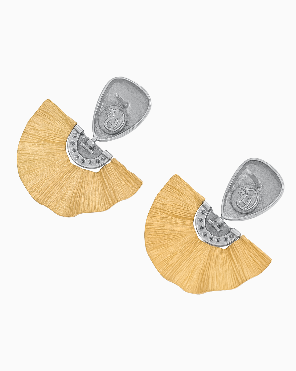 Brincos Leque Ouro 19,25Kt com Diamantes traz Brincos Leque Ouro 19,25Kt com Diamantes traz